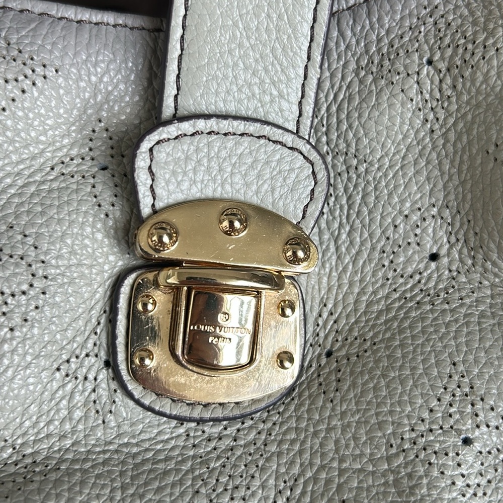Louis Vuitton Mahina XL Leather Bag - Picture 3 of 13